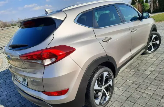 HYUNDAI Tucson 