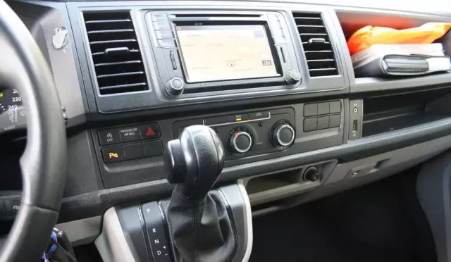 VOLKSWAGEN TRANSPORTER 