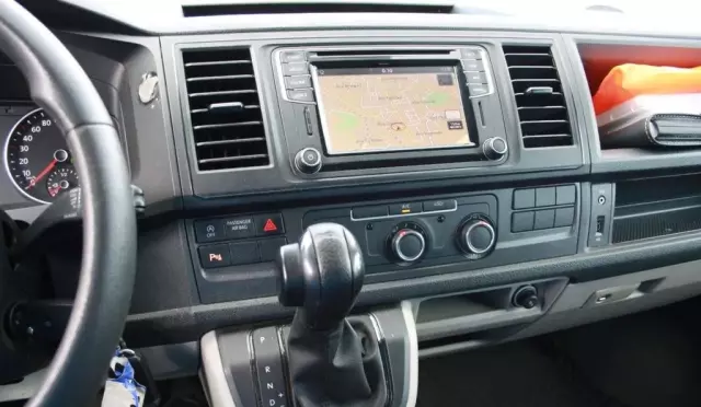 VOLKSWAGEN TRANSPORTER 