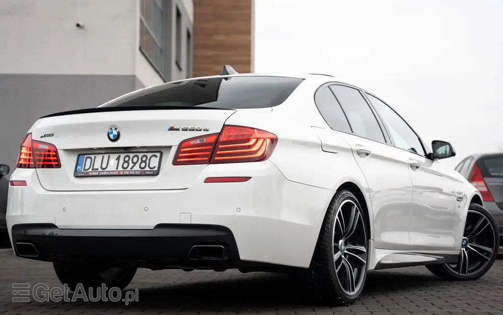 BMW Seria 5 M550d xDrive Sport-Aut