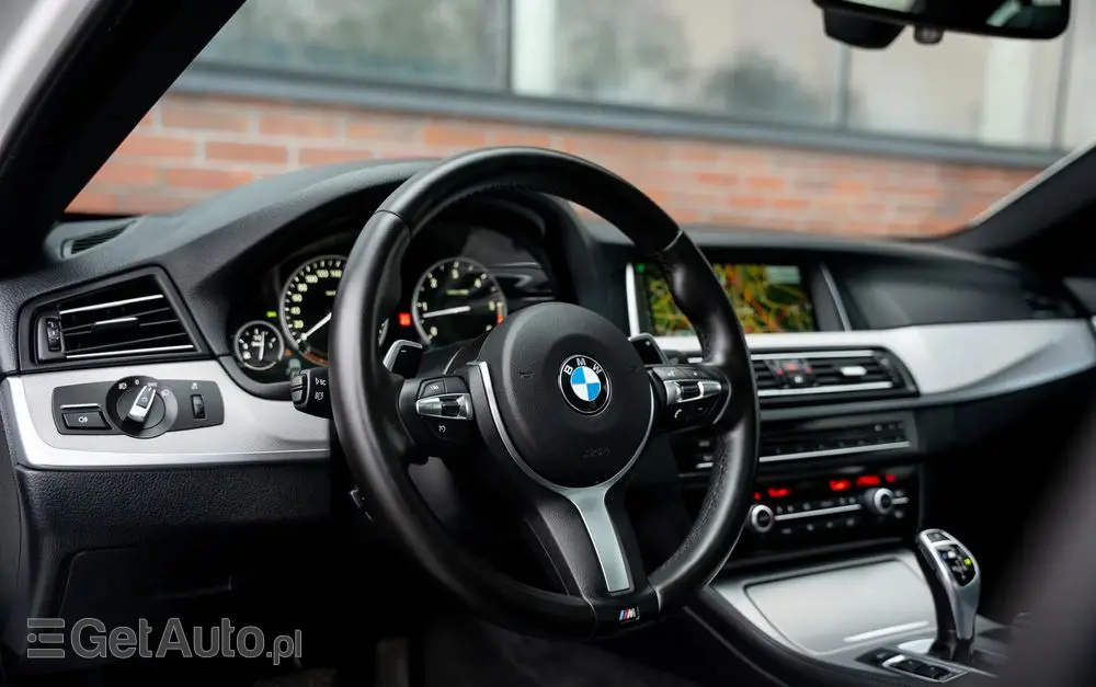 BMW Seria 5 M550d xDrive Sport-Aut