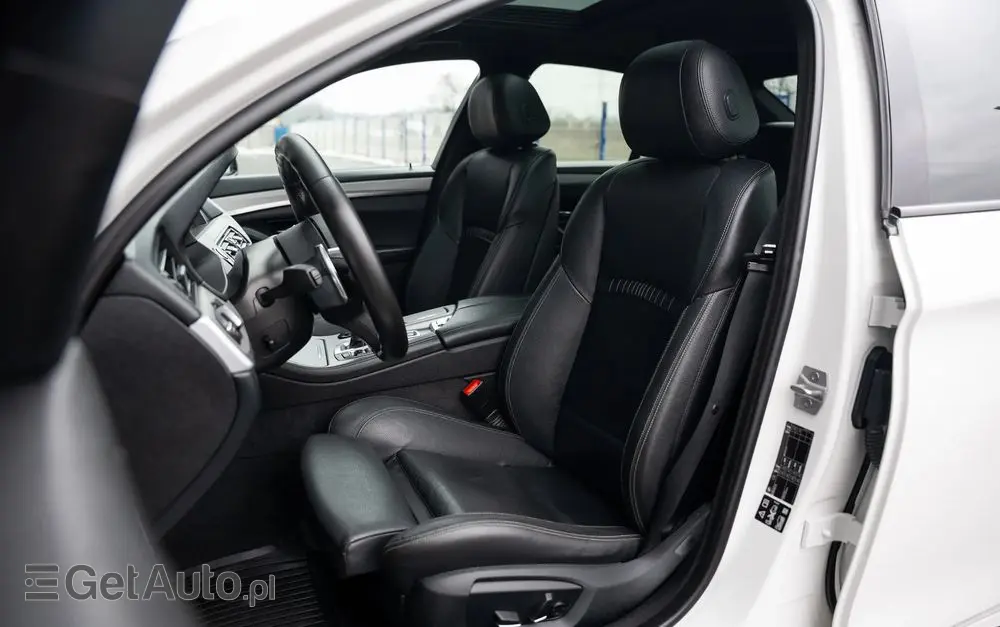 BMW Seria 5 M550d xDrive Sport-Aut