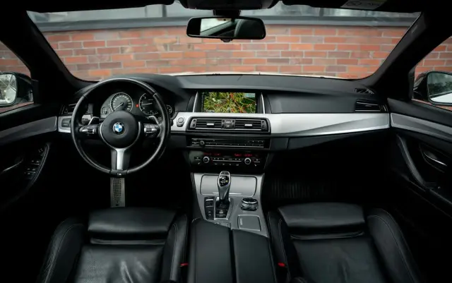 BMW Seria 5 M550d xDrive Sport-Aut