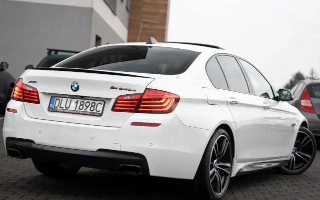 BMW Seria 5 M550d xDrive Sport-Aut