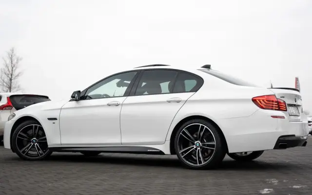 BMW Seria 5 M550d xDrive Sport-Aut