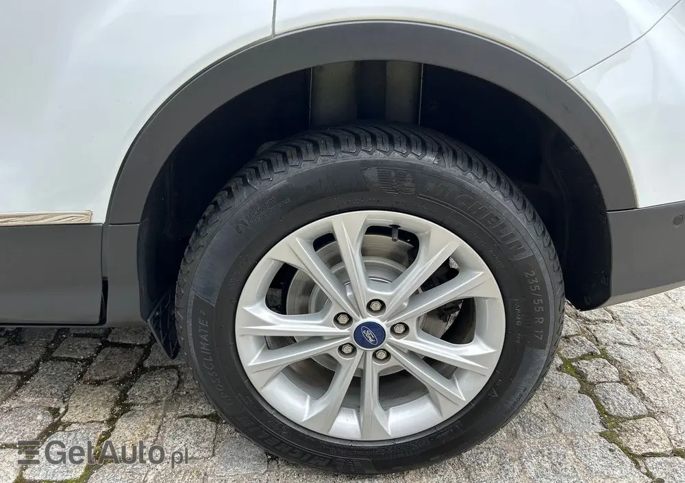 FORD Kuga 1.5 EcoBoost 2x4 Titanium