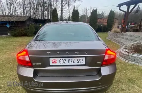VOLVO S80 