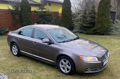 VOLVO S80 