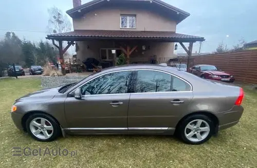 VOLVO S80 