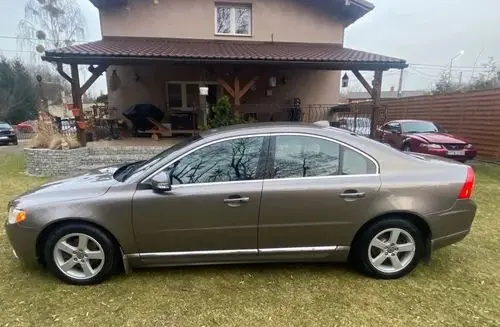 VOLVO S80 