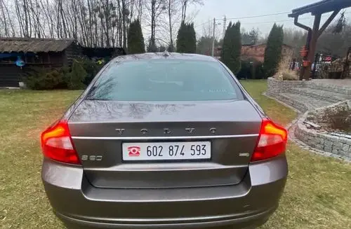 VOLVO S80 