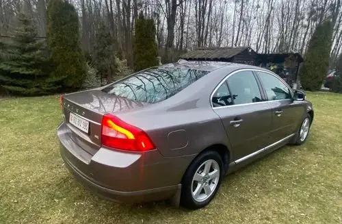 VOLVO S80 
