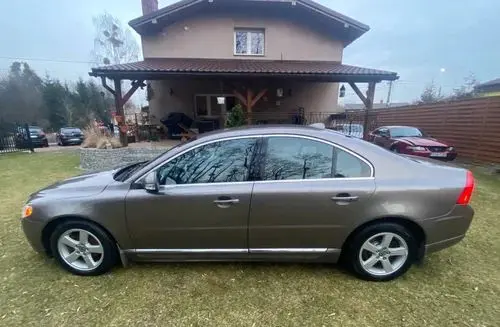 VOLVO S80 