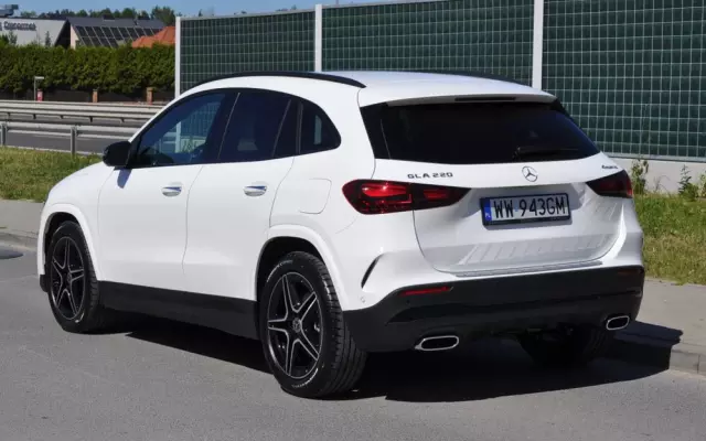 MERCEDES-BENZ GLA 