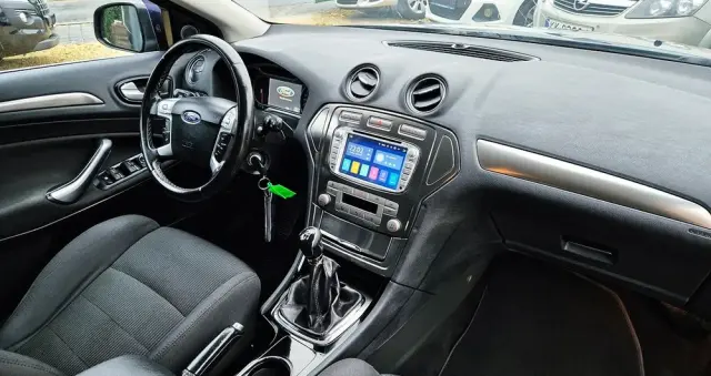 FORD Mondeo 2.0 FF Platinium X Plus (Titanium)