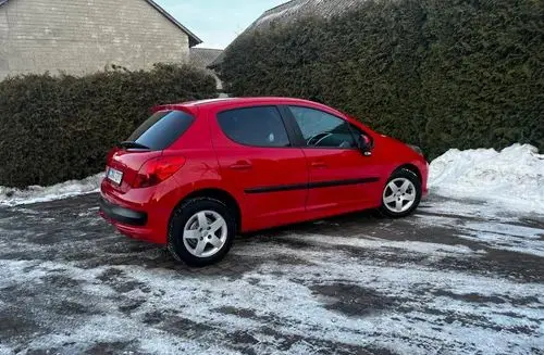 PEUGEOT 207 