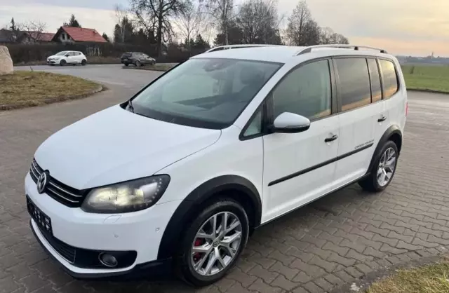VOLKSWAGEN Touran 