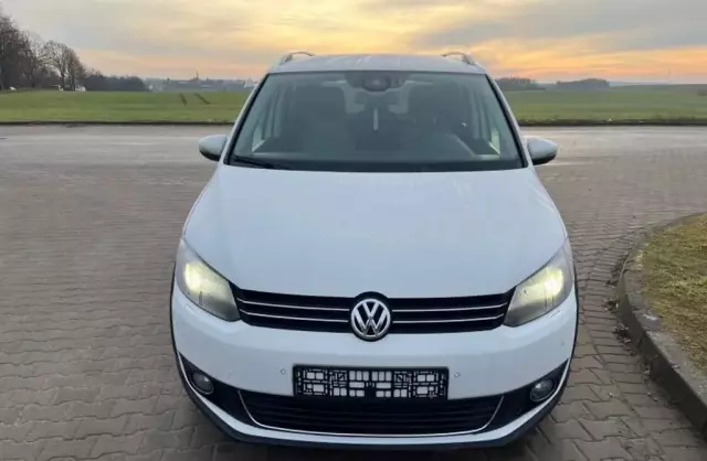 VOLKSWAGEN Touran 