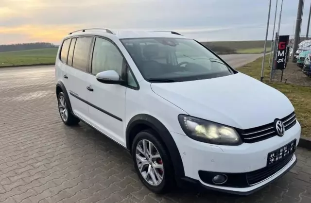 VOLKSWAGEN Touran 