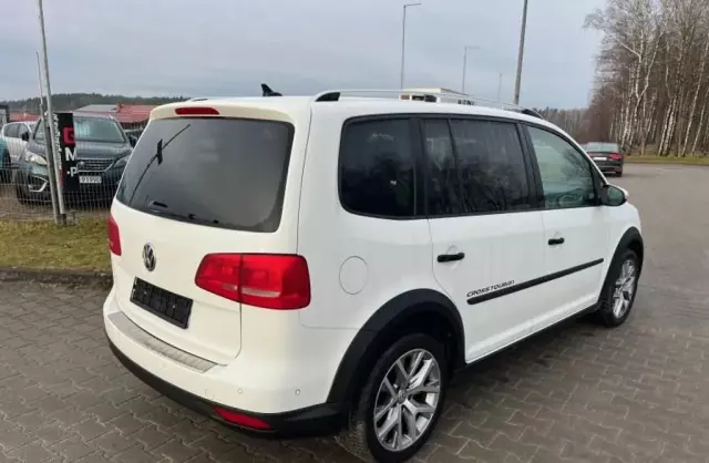 VOLKSWAGEN Touran 