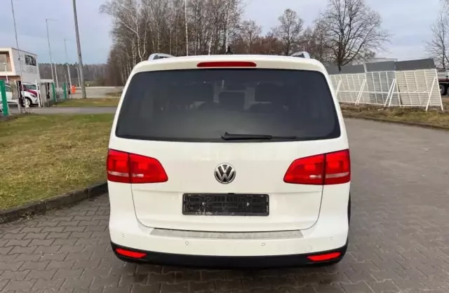 VOLKSWAGEN Touran 