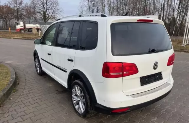 VOLKSWAGEN Touran 