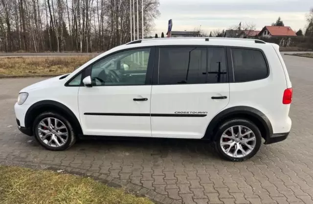 VOLKSWAGEN Touran 
