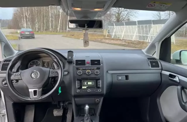 VOLKSWAGEN Touran 