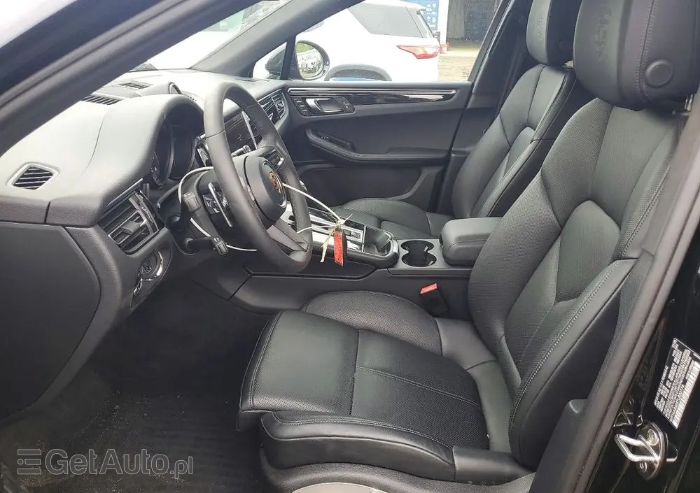 PORSCHE Macan Standard