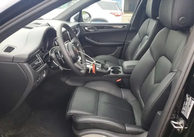 PORSCHE Macan Standard