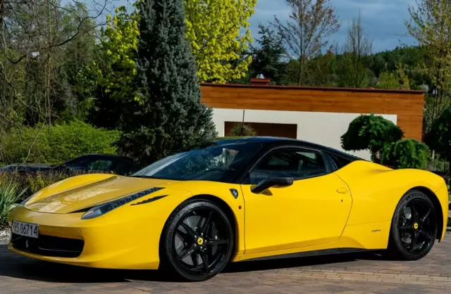 FERRARI 458 
