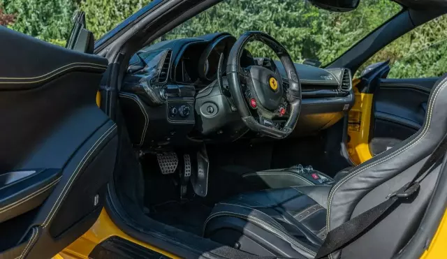 FERRARI 458 