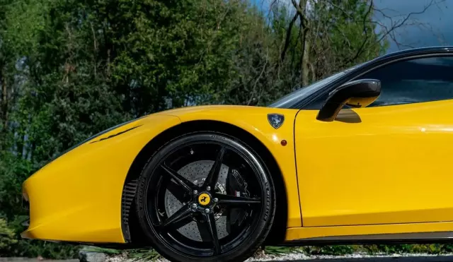 FERRARI 458 