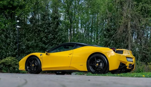 FERRARI 458 