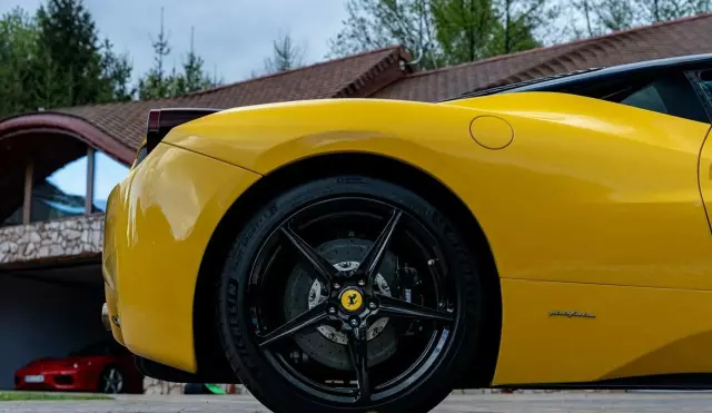 FERRARI 458 