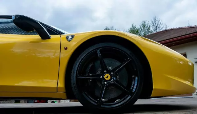 FERRARI 458 