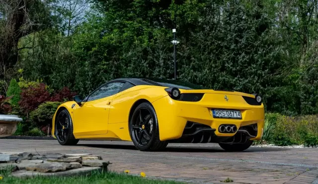 FERRARI 458 