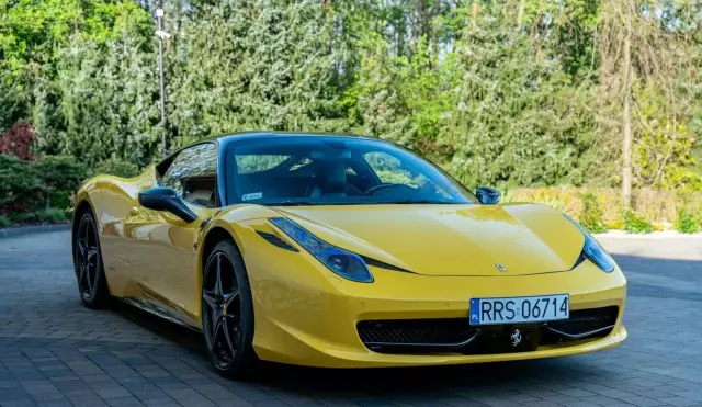 FERRARI 458 