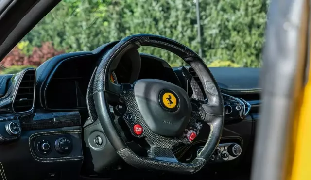 FERRARI 458 