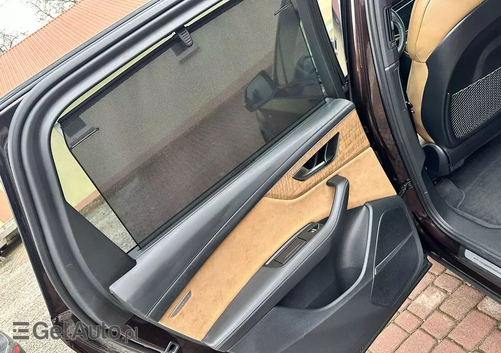 AUDI Q7 60 TFSI e PHEV Quattro S Line Tiptr