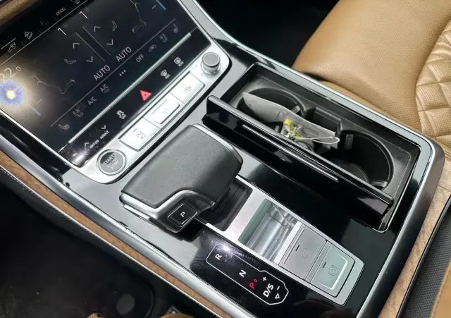 AUDI Q7 60 TFSI e PHEV Quattro S Line Tiptr