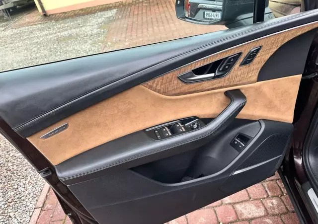 AUDI Q7 60 TFSI e PHEV Quattro S Line Tiptr