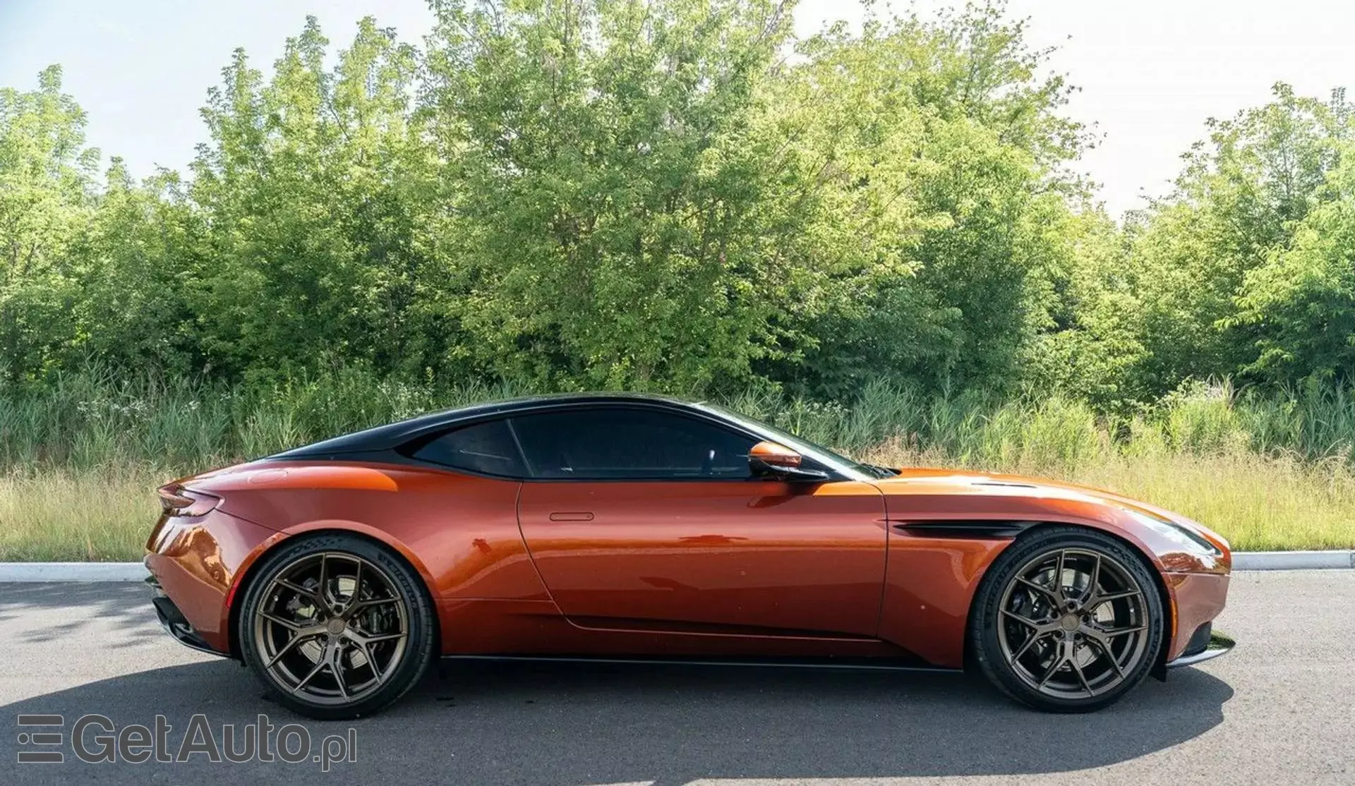 ASTON MARTIN DB11 