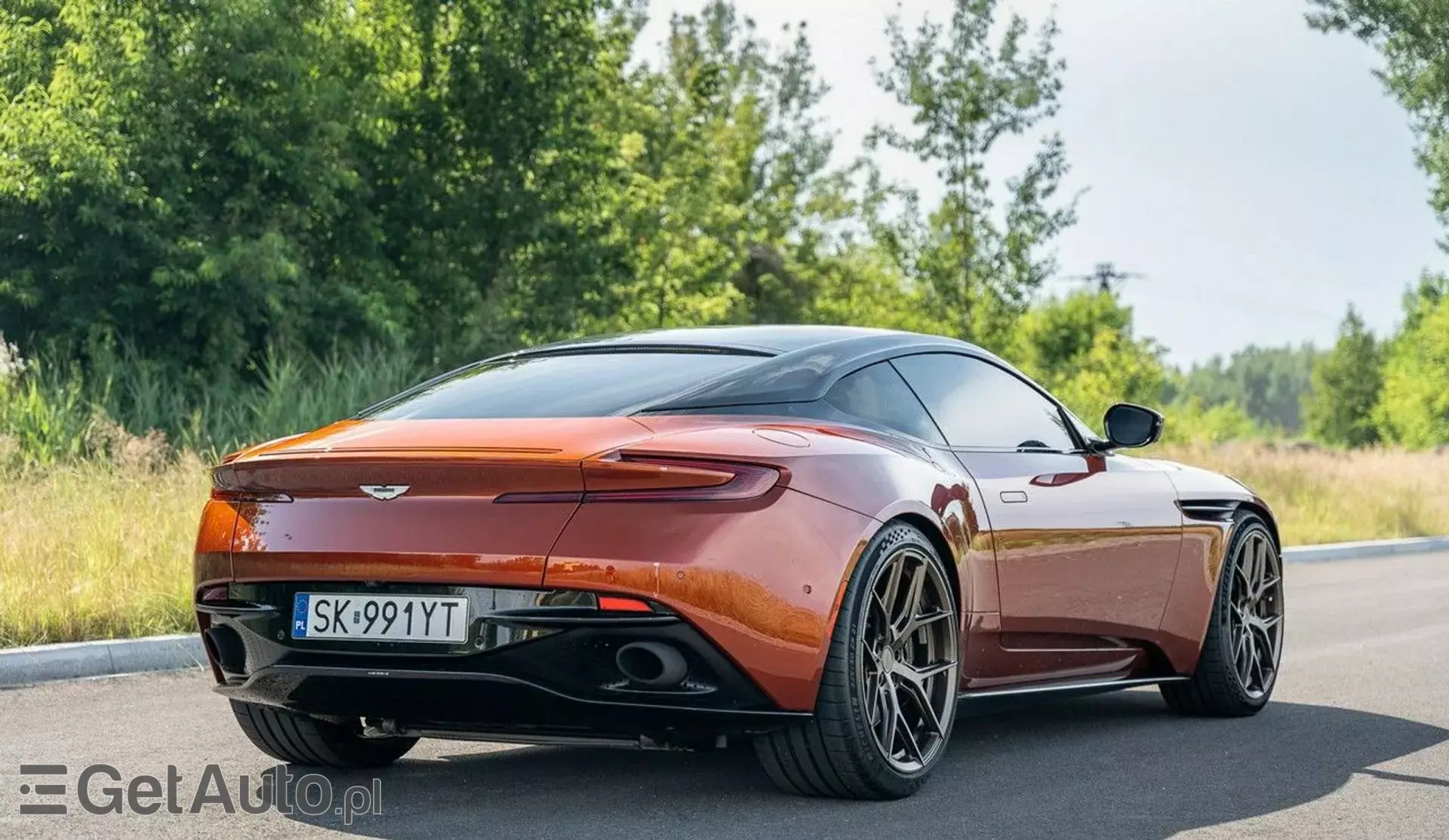ASTON MARTIN DB11 