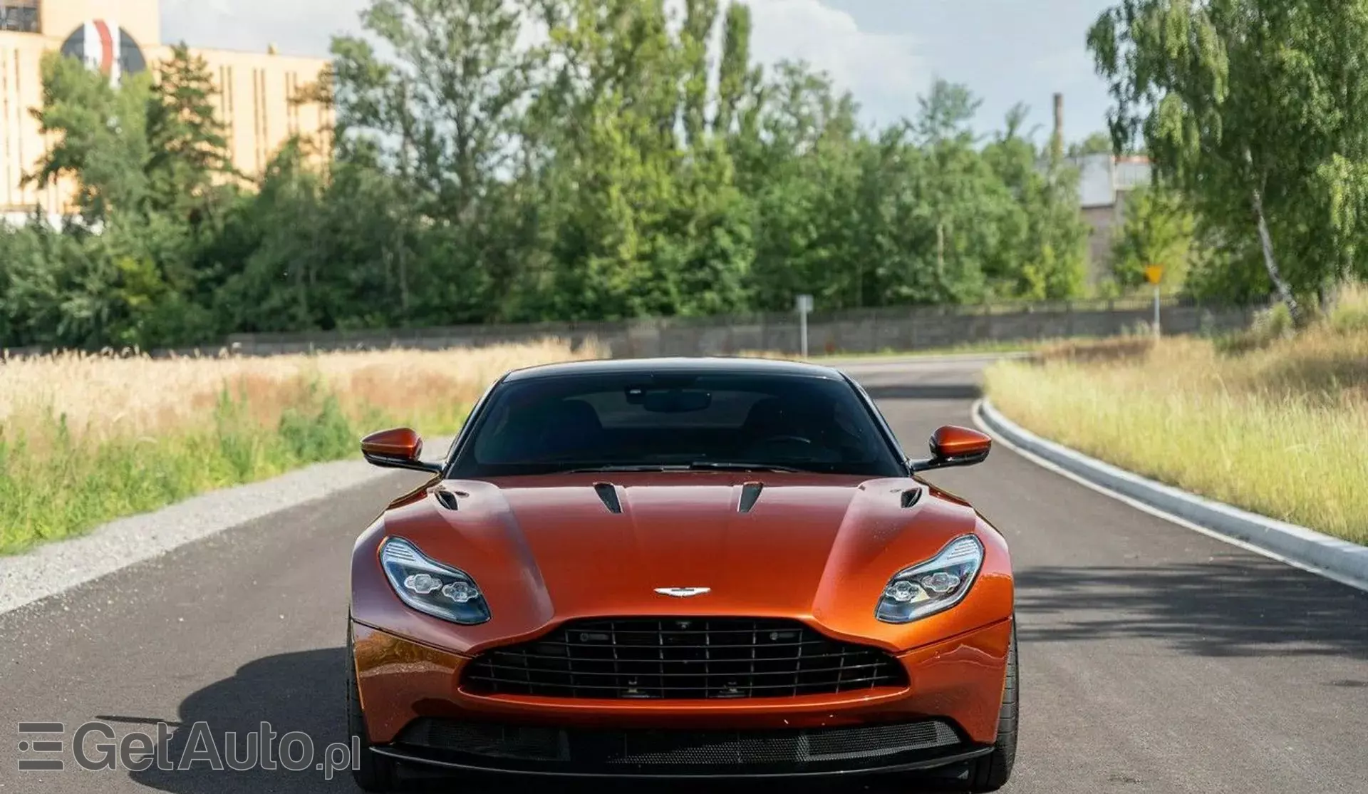 ASTON MARTIN DB11 