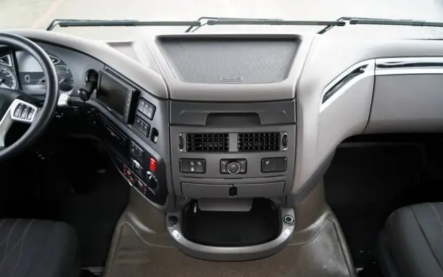 DAF XF 480 / LOW DECK / SUPER SPACE CAB / MEGA / 2021 