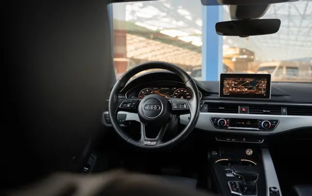 AUDI A4 Avant 2.0 TDI ultra S tronic sport