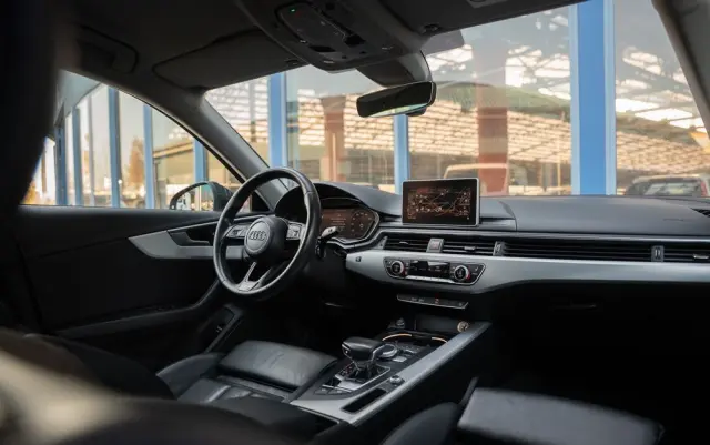 AUDI A4 Avant 2.0 TDI ultra S tronic sport