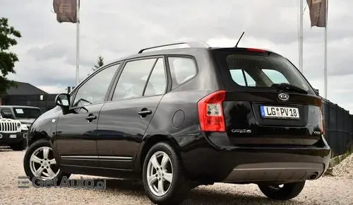 KIA Carens 