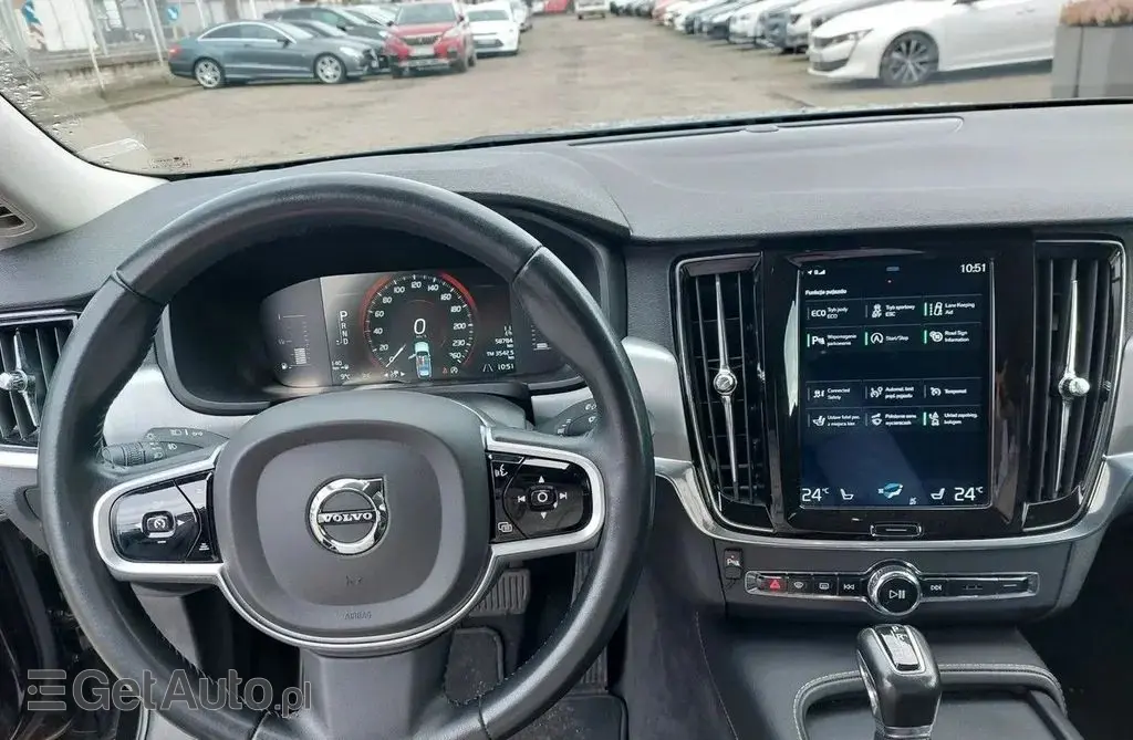 VOLVO V90 